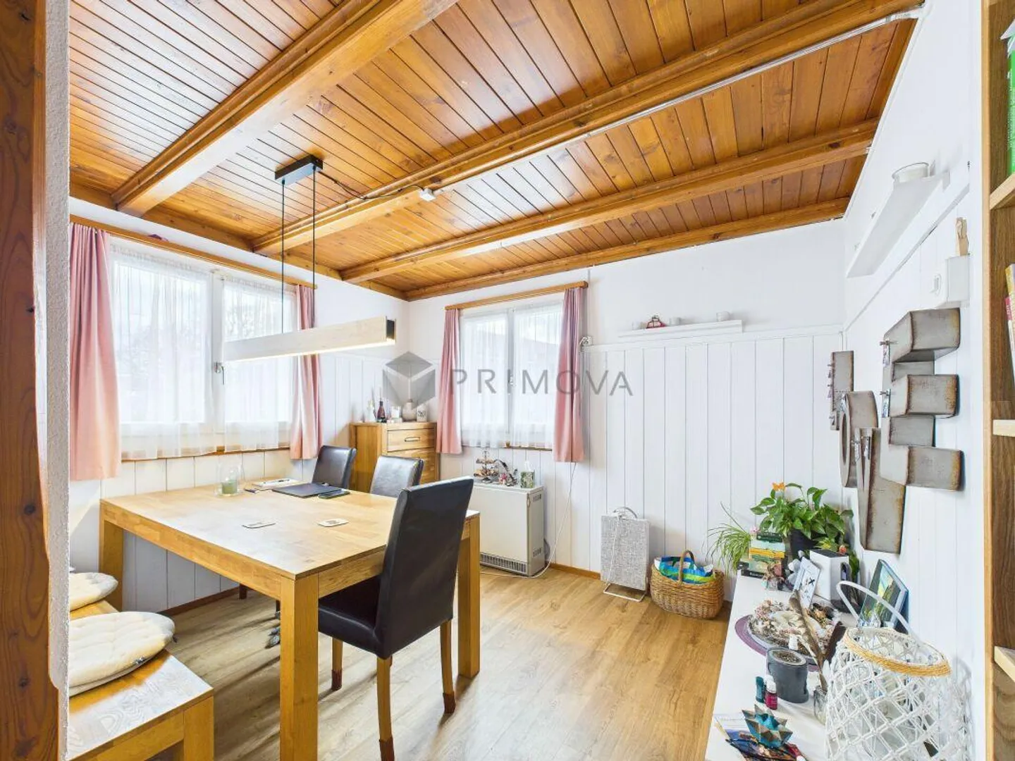 Espace pour les boîtes à lunch, les bottes en caoutchouc et les projets d'avenir - Photo 2 sur 9