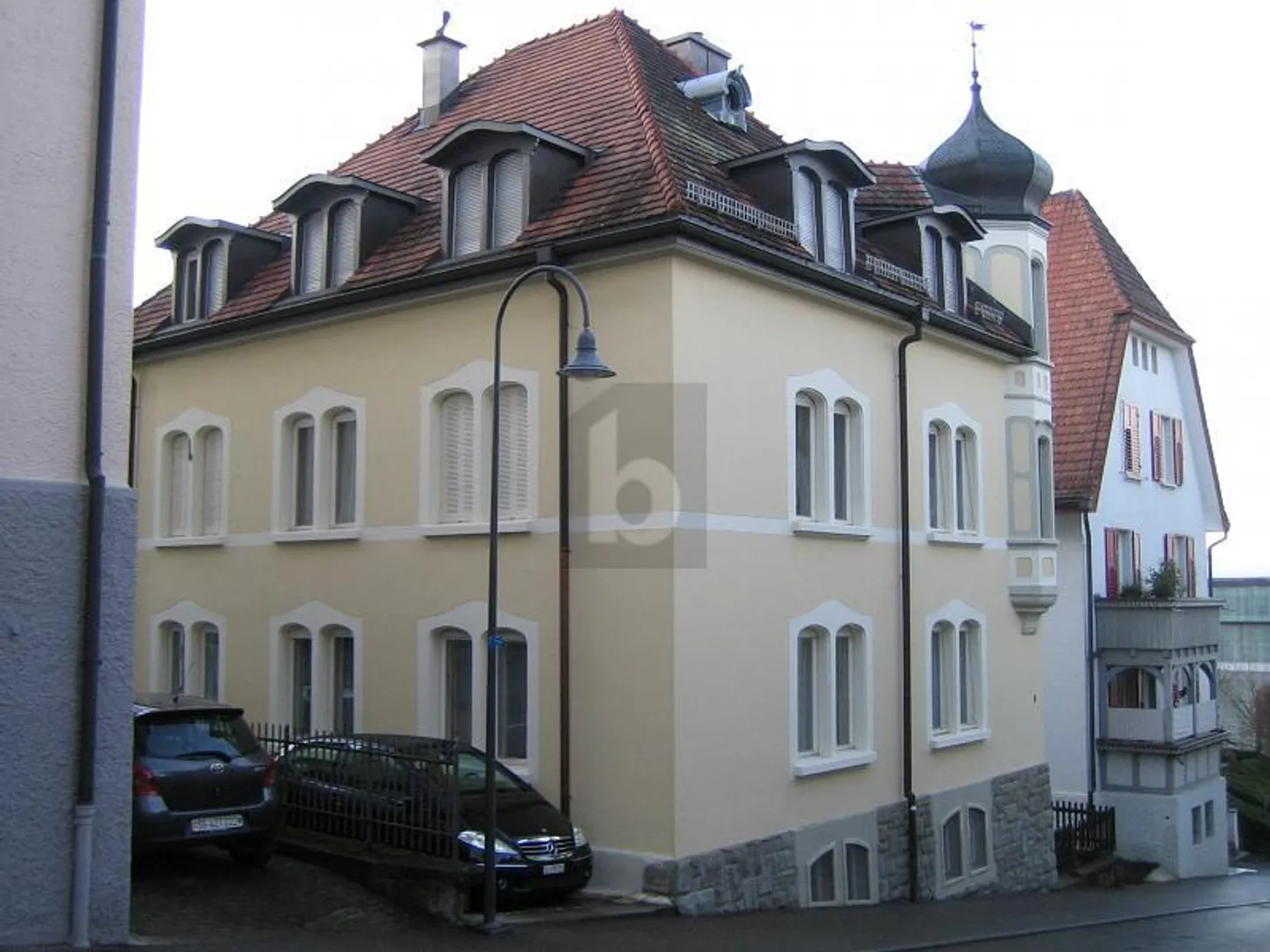Charmantes Mehrfamilienhaus - Foto 1 von 6