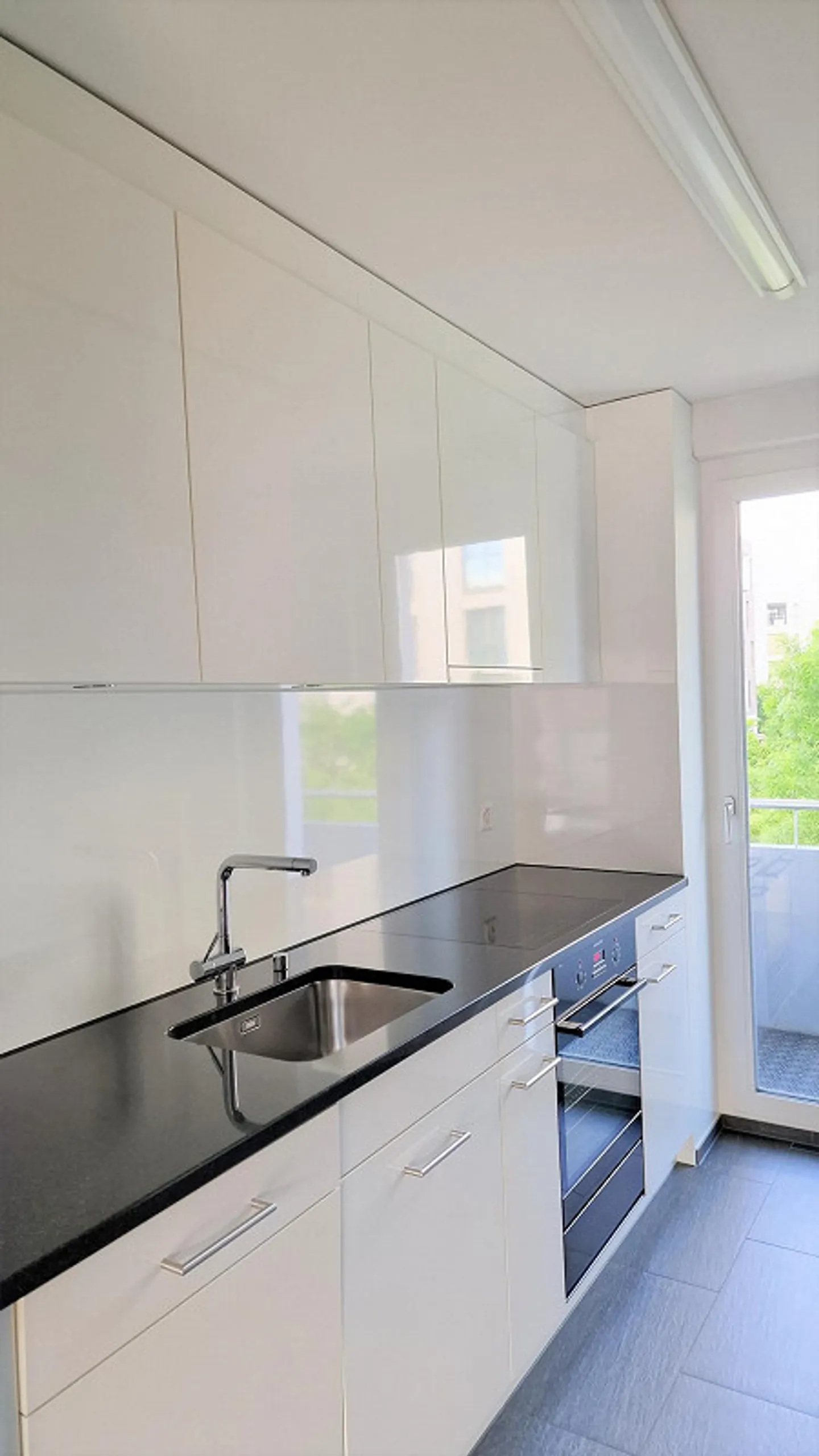 Moderne Wohnung mit grossem Balkon - Foto 2 von 10