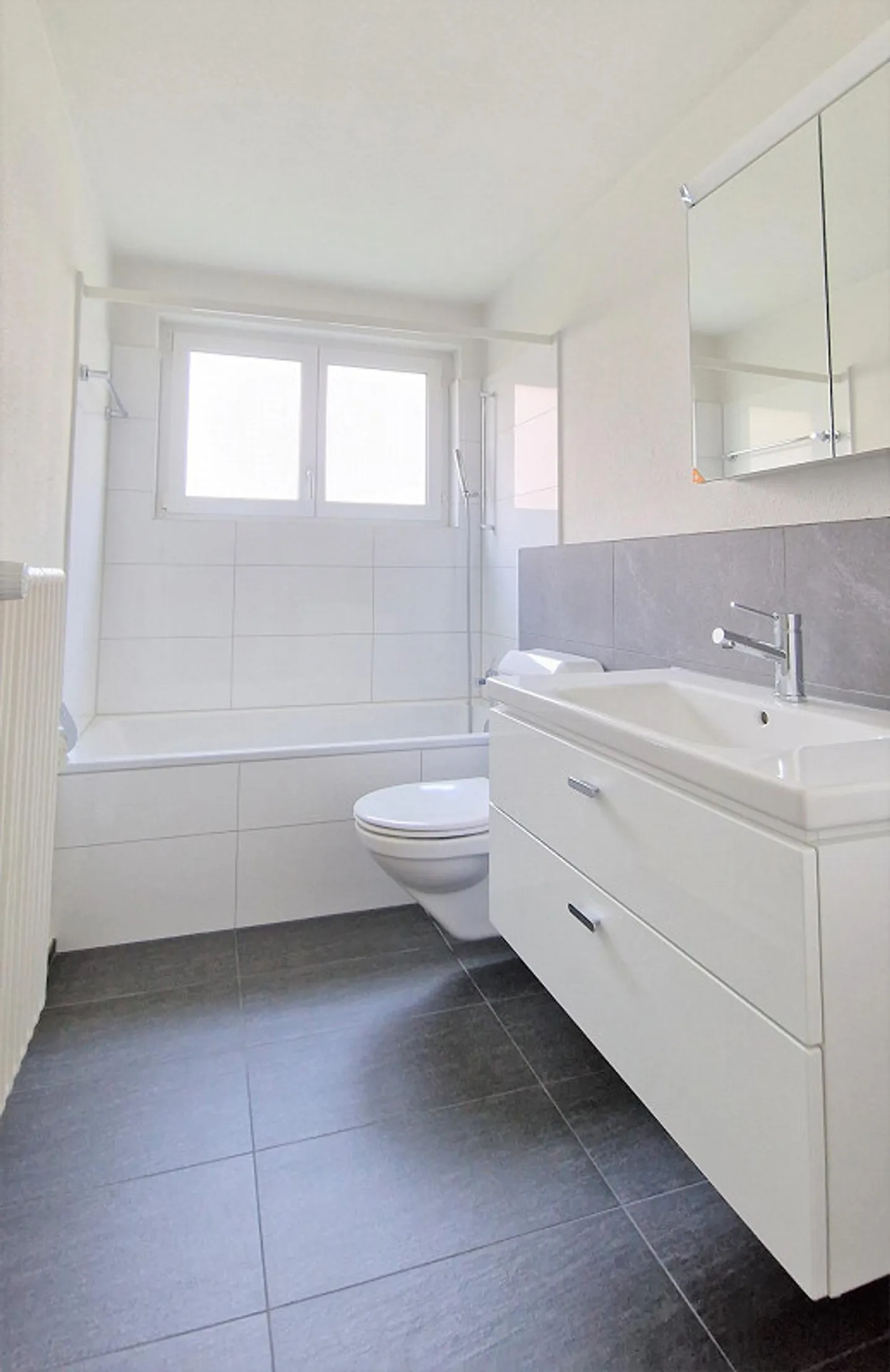 Moderne Wohnung mit grossem Balkon - Foto 3 von 10