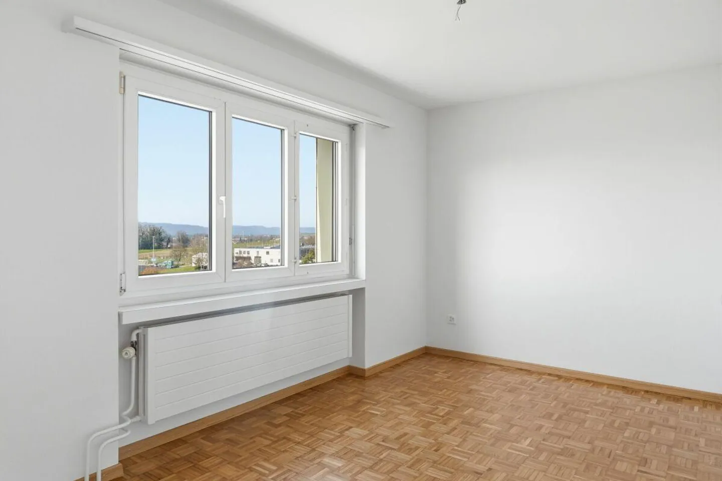 Freshly renovated 4.5-room apartment in a quiet location of Bronschhofen - Photo 9 of 13