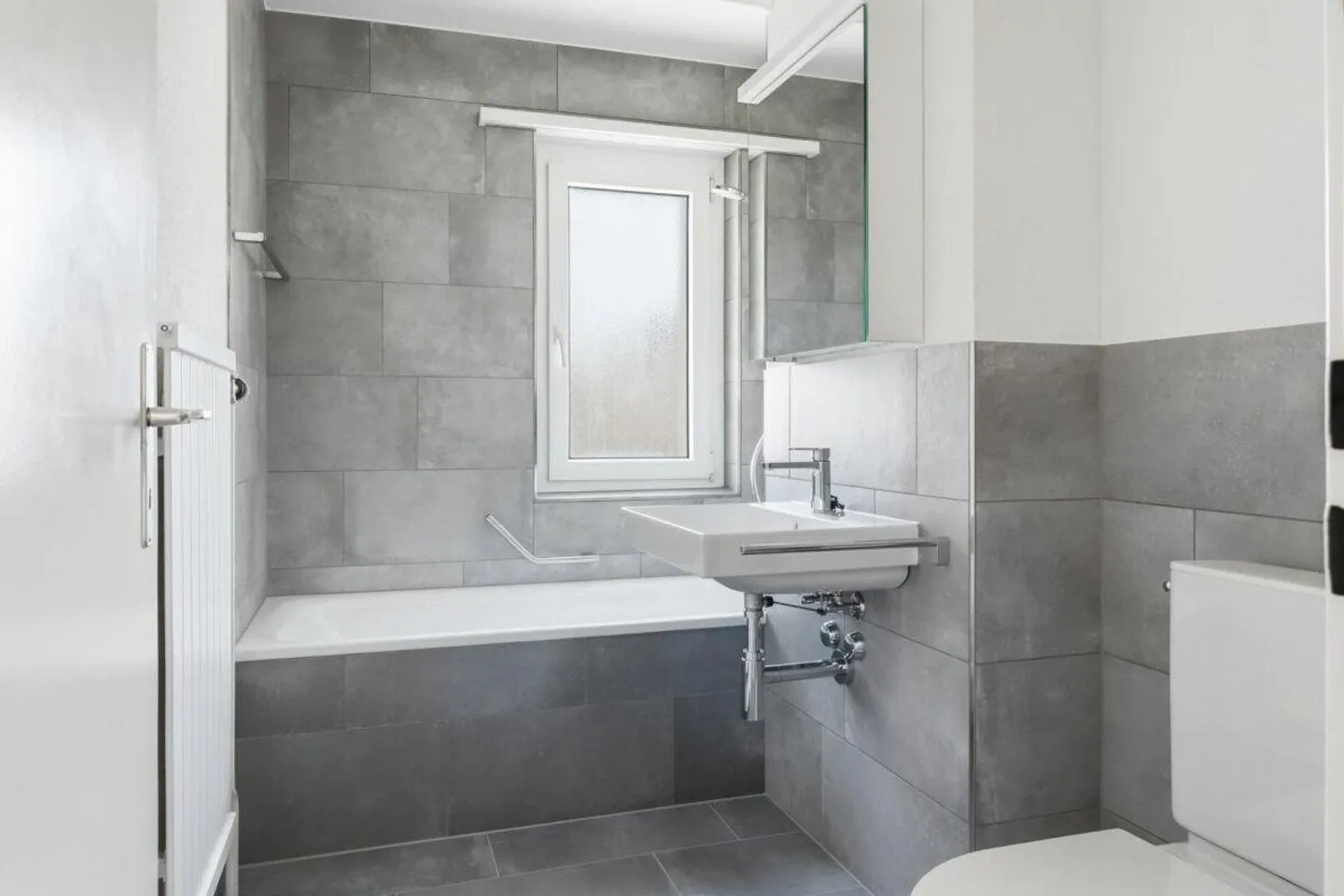 Freshly renovated 4.5-room apartment in a quiet location of Bronschhofen - Photo 10 of 13