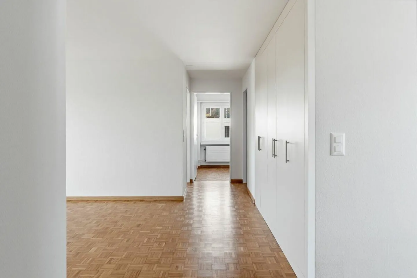 Freshly renovated 4.5-room apartment in a quiet location of Bronschhofen - Photo 8 of 13