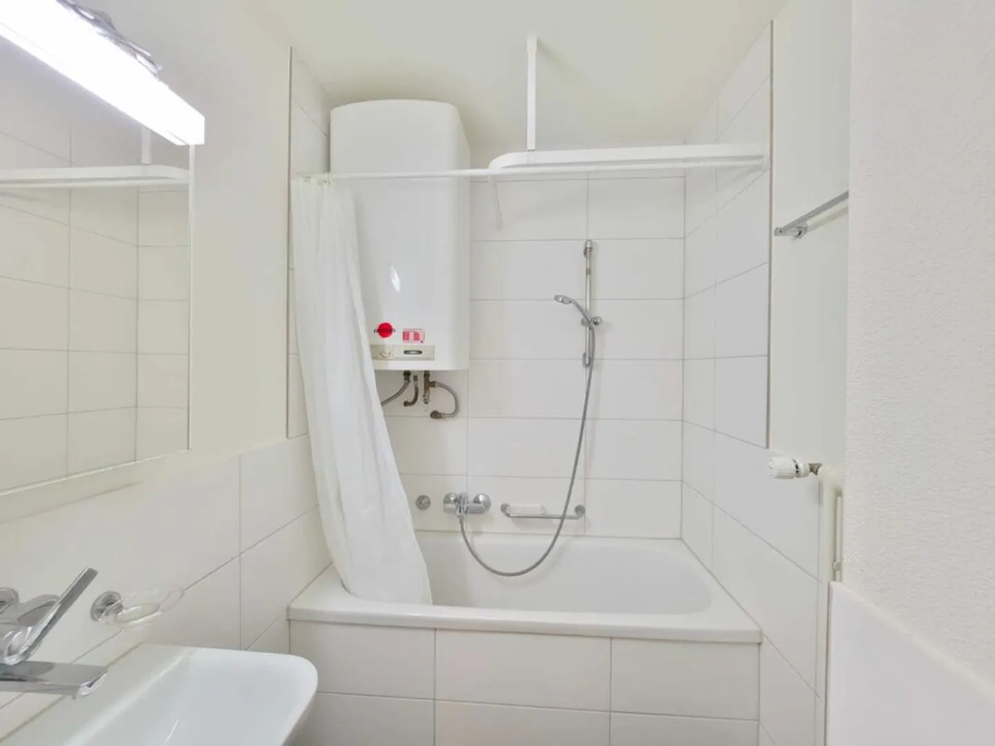 Renovated apartment with balcony in a quiet location - Photo 3 of 10