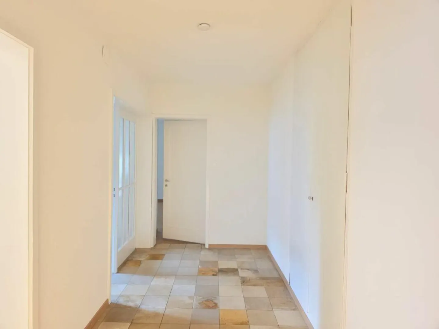 Renovated apartment with balcony in a quiet location - Photo 7 of 10