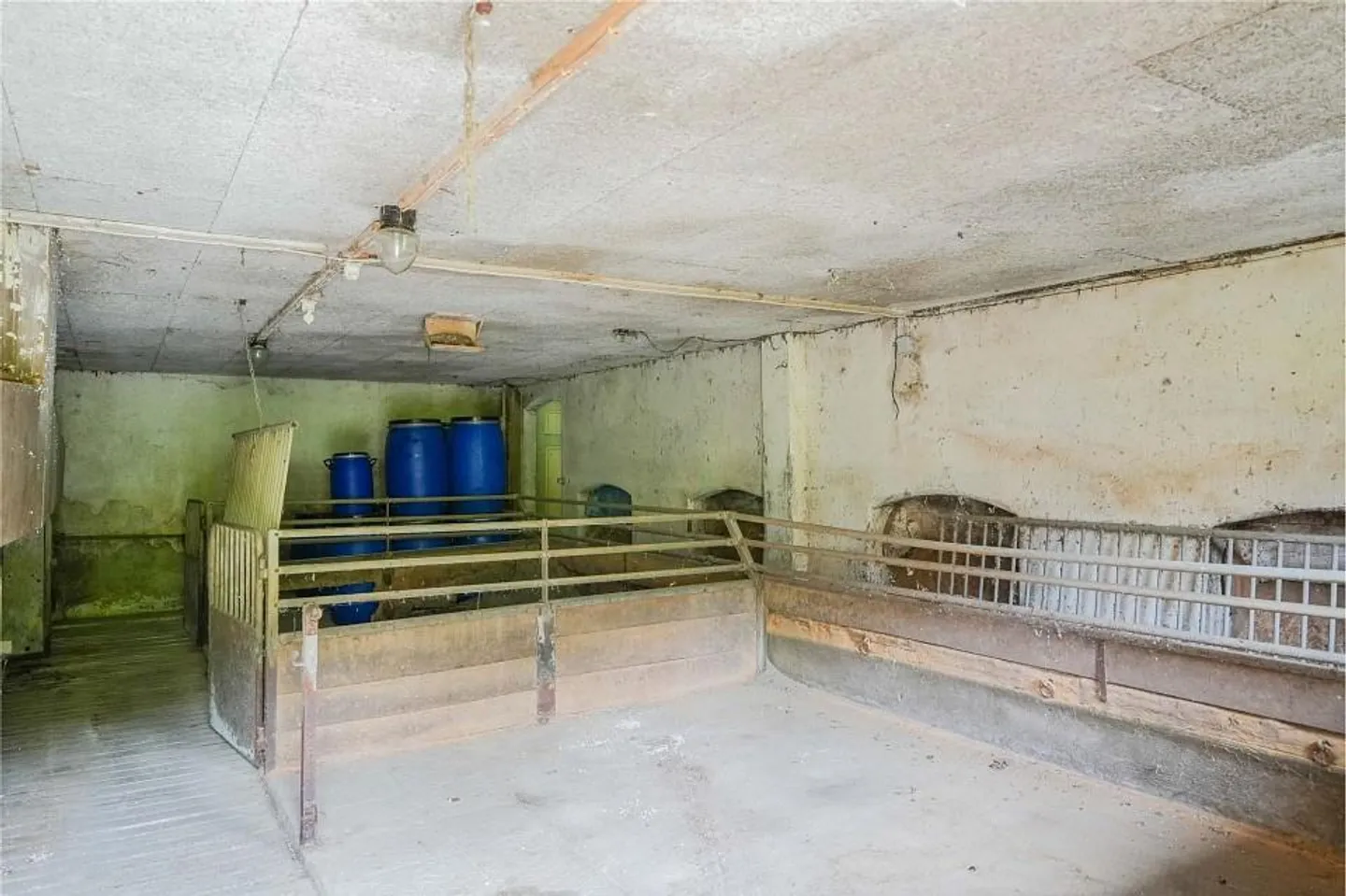 Ferme spacieuse et habitable avec réserve de terrain séparée - Photo 13 sur 13