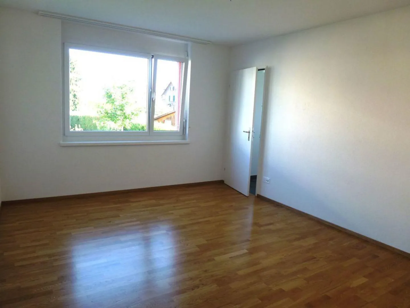 Spacious Apartment with Balcony - Photo 5 of 12