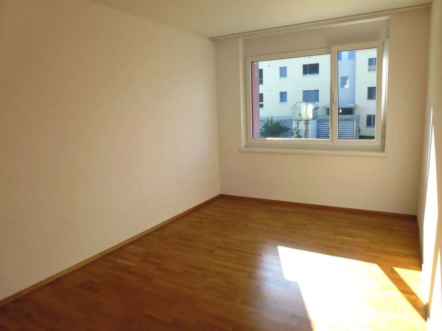 Spacious Apartment with Balcony - Photo 6 of 12