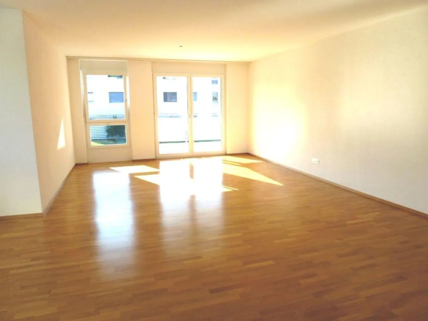 Spacious Apartment with Balcony - Photo 11 of 12