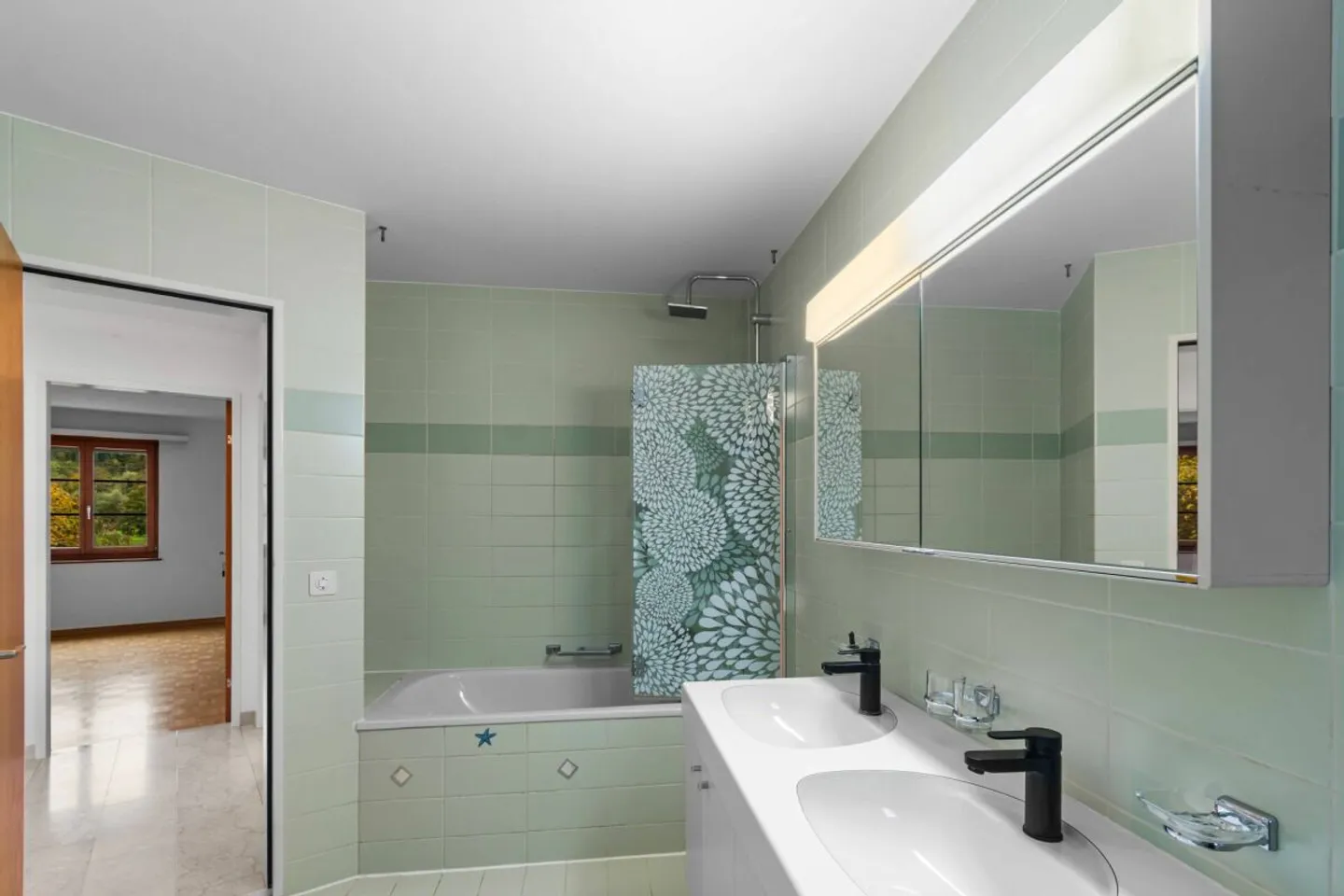 6.5-Room Semi-Detached House in a Preferred Location in Zwingen! - Photo 10 of 17