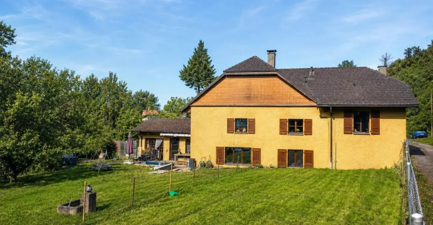 Zwischen Wald und Land? Charmante Immobilie mit 7 Zimmern und Grundstück - Foto 1 von 3