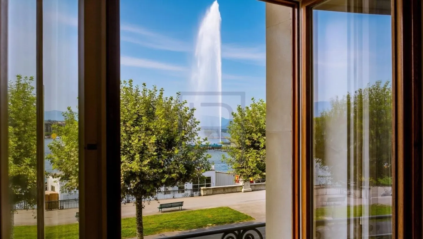 Apartment with lake view of 252m2 - Photo 1 of 4