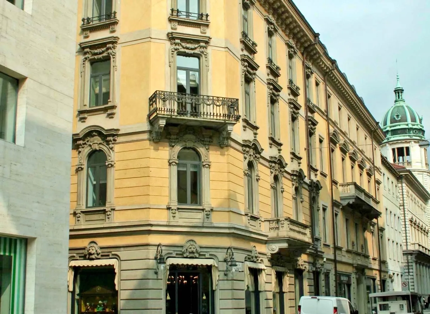 Elegant office / representative apartment in the center of Lugano - Photo 1 of 15