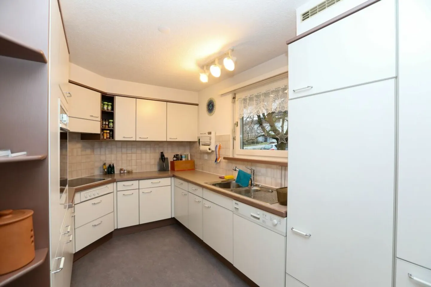 Casa familiare a schiera ben tenuta con giardino spazioso - Foto 5 di 11