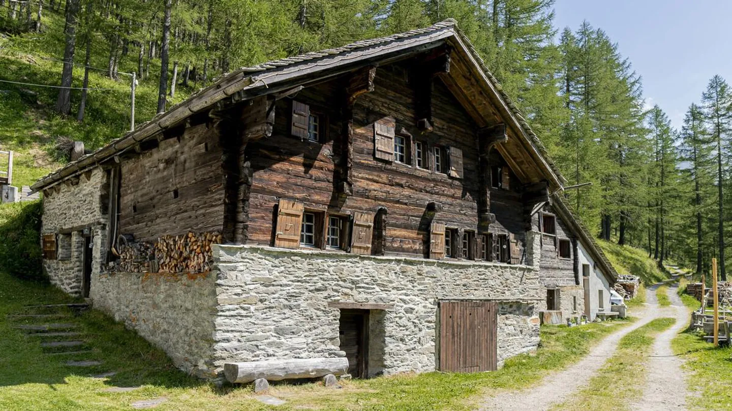 Maison valaisanne historiquement précieuse sur le Simplon - Photo 1 sur 30