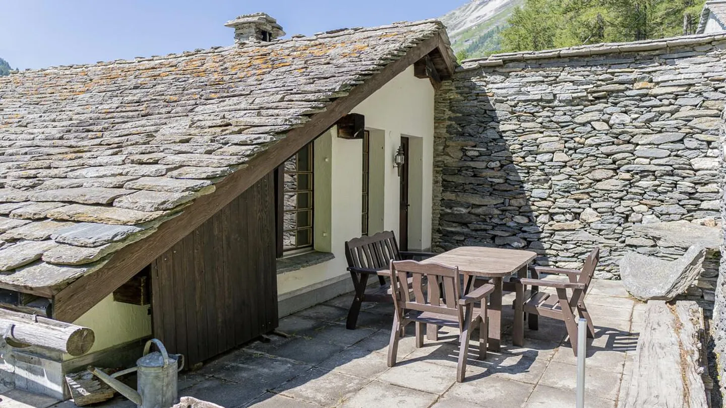 Maison valaisanne historiquement précieuse sur le Simplon - Photo 2 sur 30