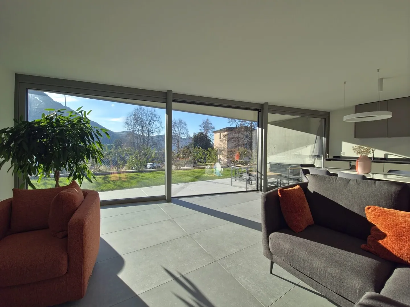 ESCLUSIVO 4.5 LOCALI AL PIANO TERRA CON GIARDINO PRIVATO - Photo 4 sur 13