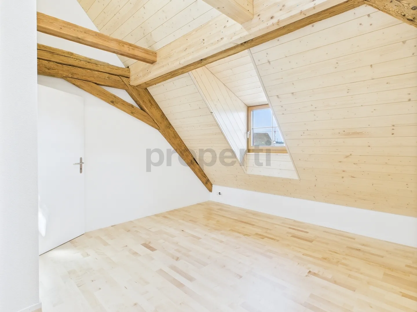 Appealing Home in Rafz ZH with Generous Space: Newly Renovated 5.5-Room Apartment - Photo 8 of 13