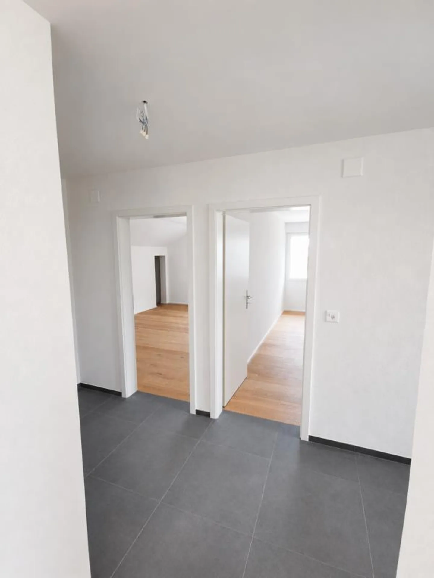 Appartamento mansardato appena ristrutturato dopo un'ampia ristrutturazione della proprietà - Foto 4 di 11