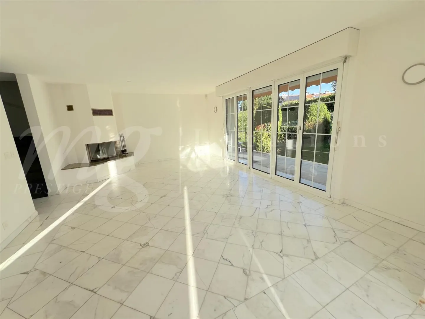 MODERN FAMILY HOUSE WITH 240 M2 VERANDA AND PRIVATE GARDEN - Photo 4 of 13