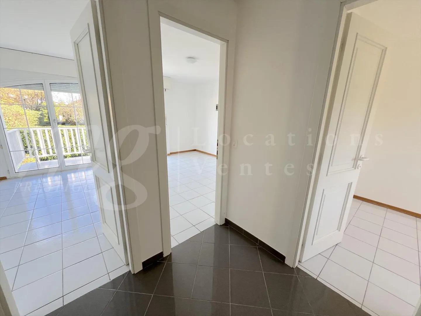 MODERN FAMILY HOUSE WITH 240 M2 VERANDA AND PRIVATE GARDEN - Photo 8 of 13