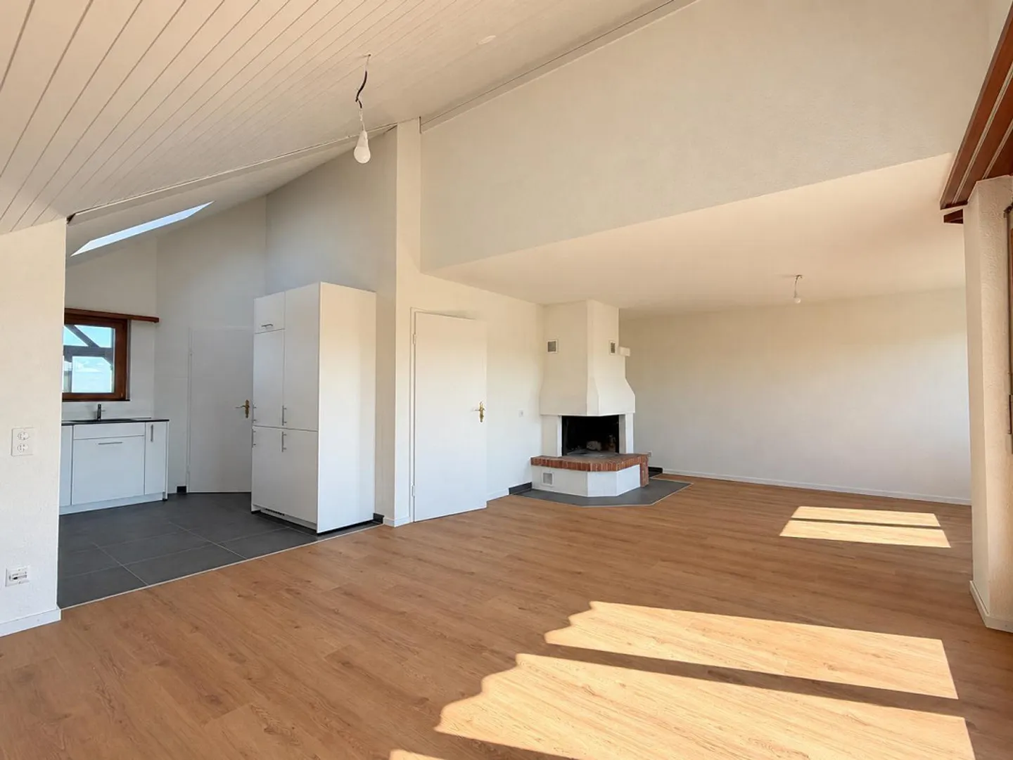 Geräumige Wohnung mit Seesicht - Foto 1 von 13