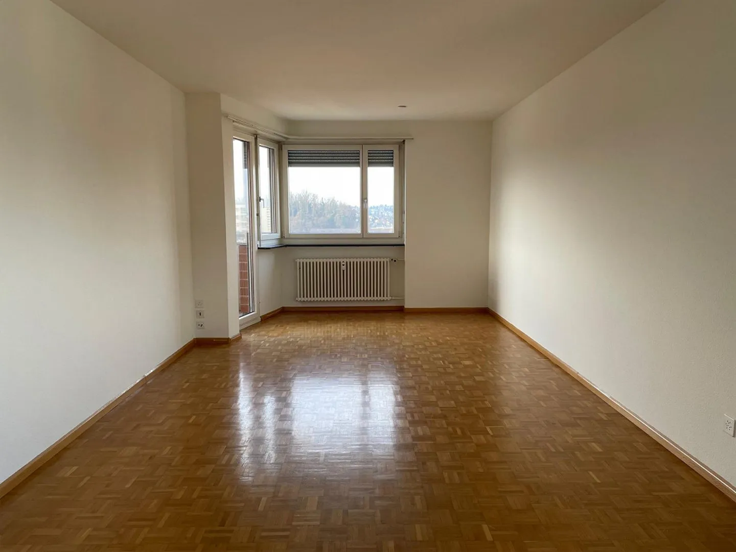 Spacious 2-room apartment near the city - Photo 3 of 12