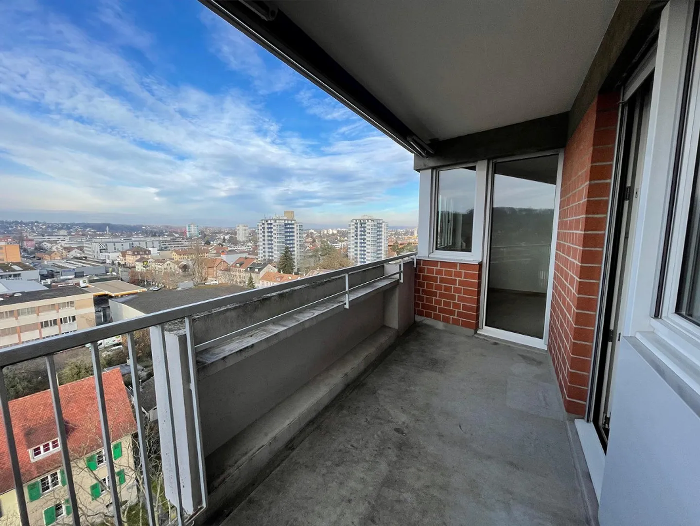 Spacious 2-room apartment near the city - Photo 9 of 12