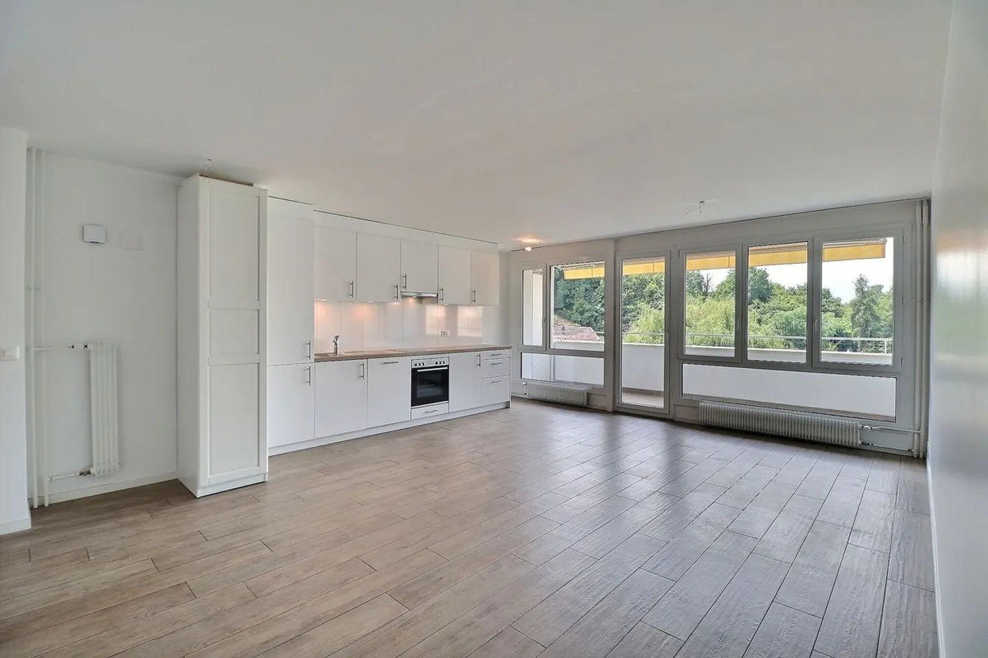 Appartement Charmant avec Vue sur Montagne - Photo 3 sur 13