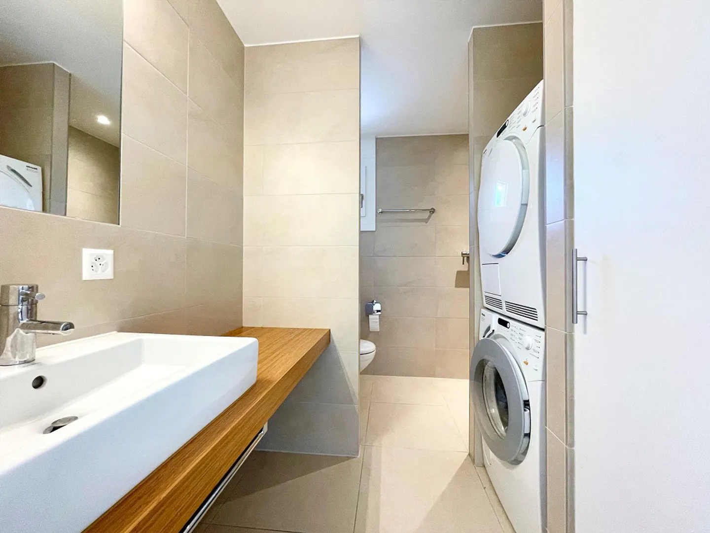 Very modern and high-quality apartment in a central and quiet location - Photo 7 of 13