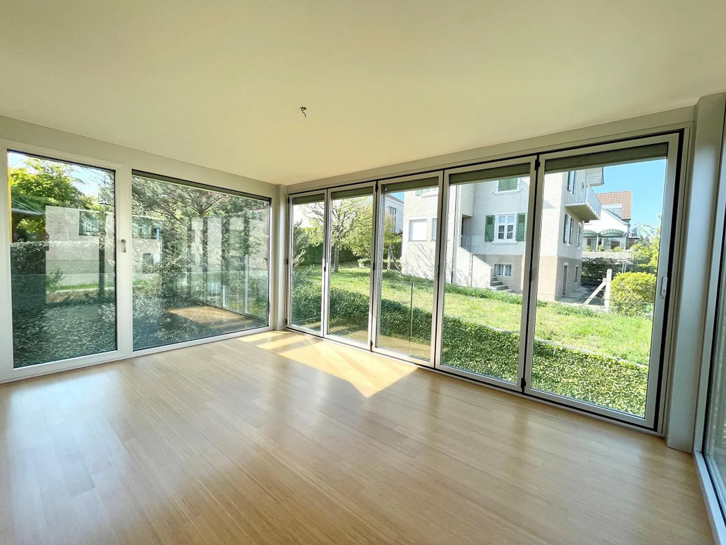 Very modern and high-quality apartment in a central and quiet location - Photo 8 of 13