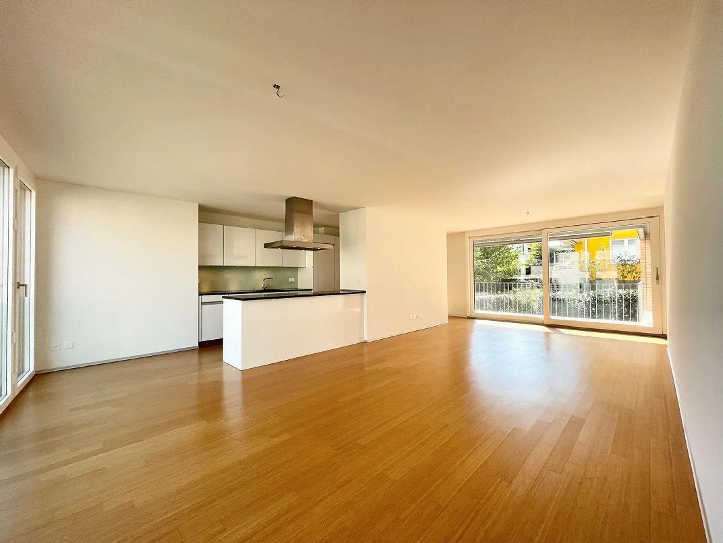 Very modern and high-quality apartment in a central and quiet location - Photo 5 of 13