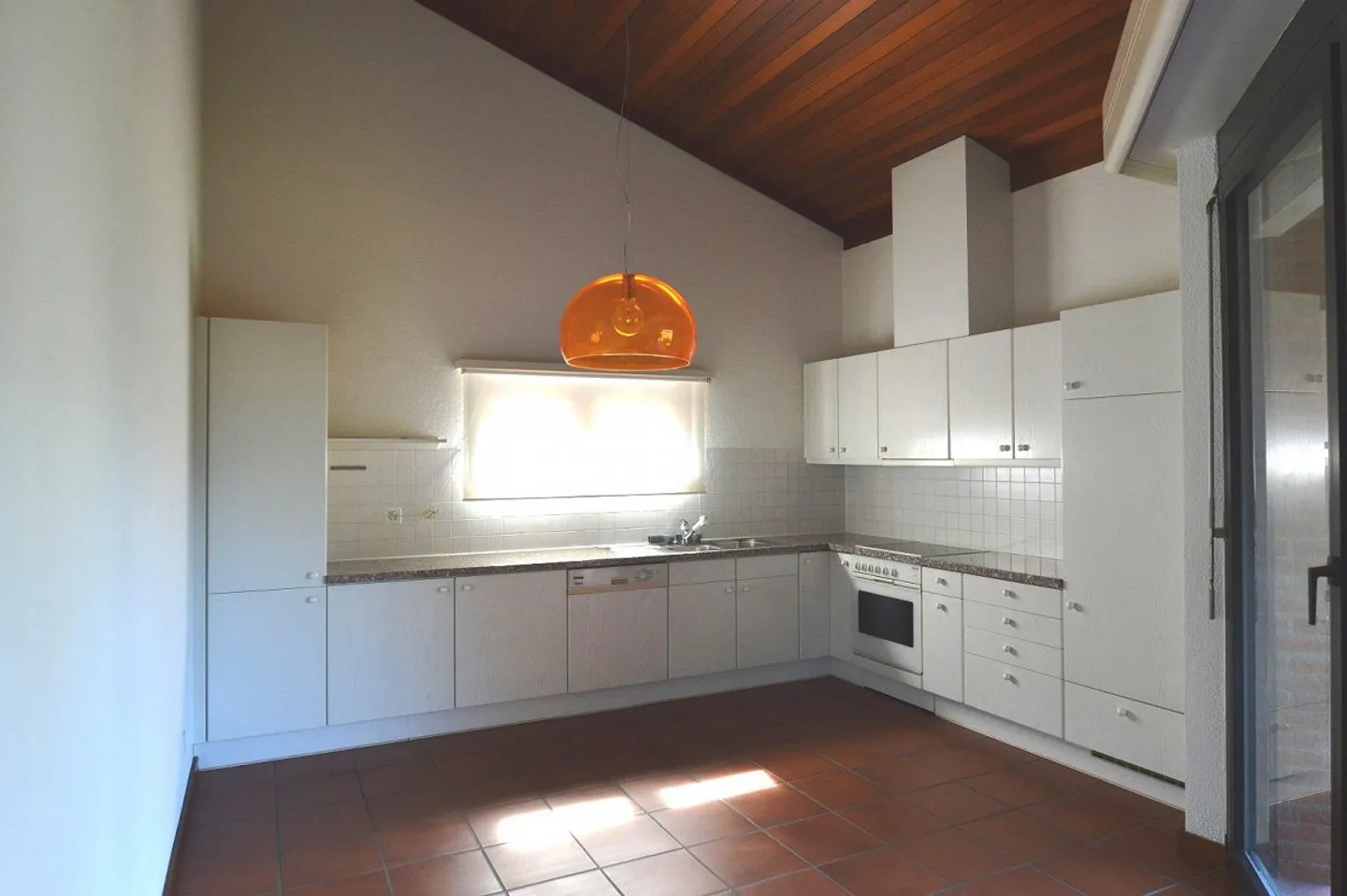 Appartamento spazioso con terrazza - Foto 3 di 13