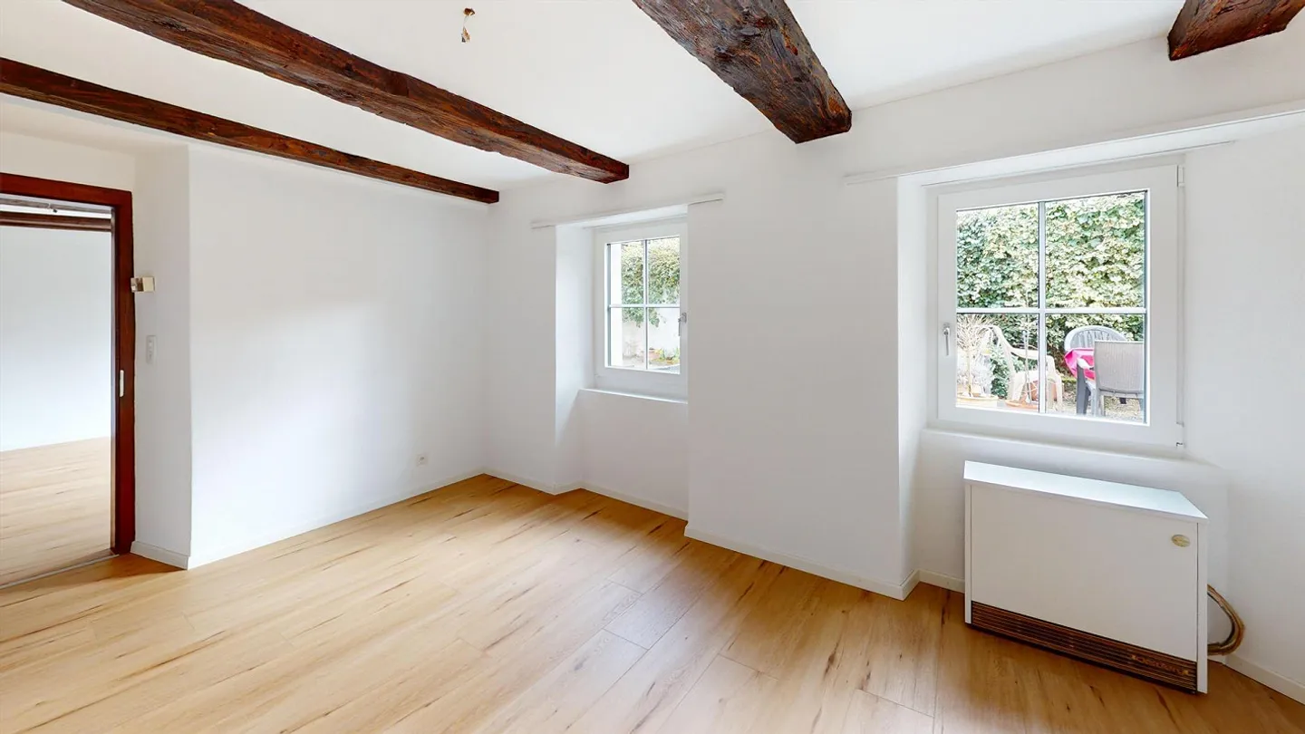 Cozy Ground Floor Apartment in the Core Zone - Photo 4 of 12