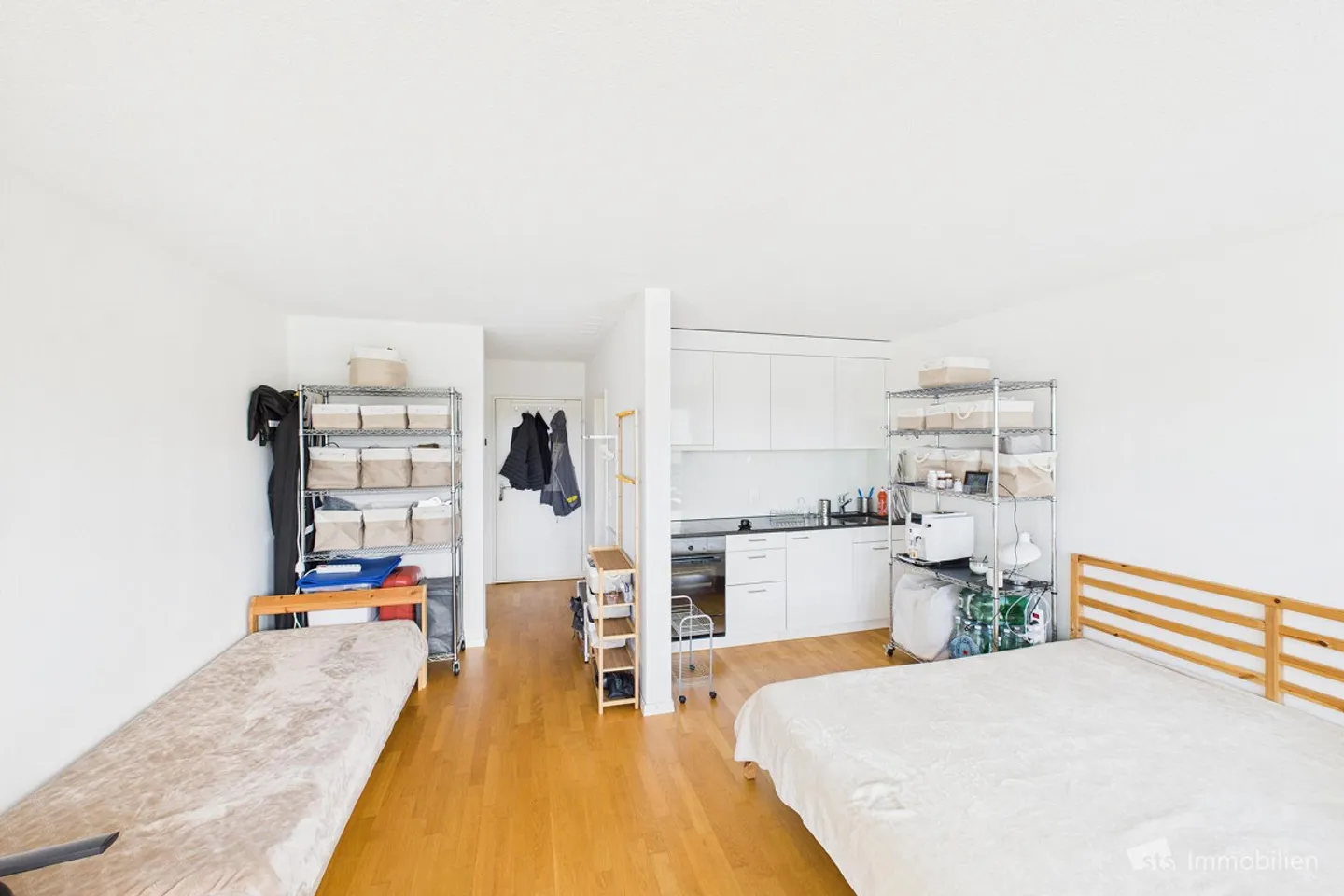 1.5 Room Apartment with a View - Photo 2 of 8