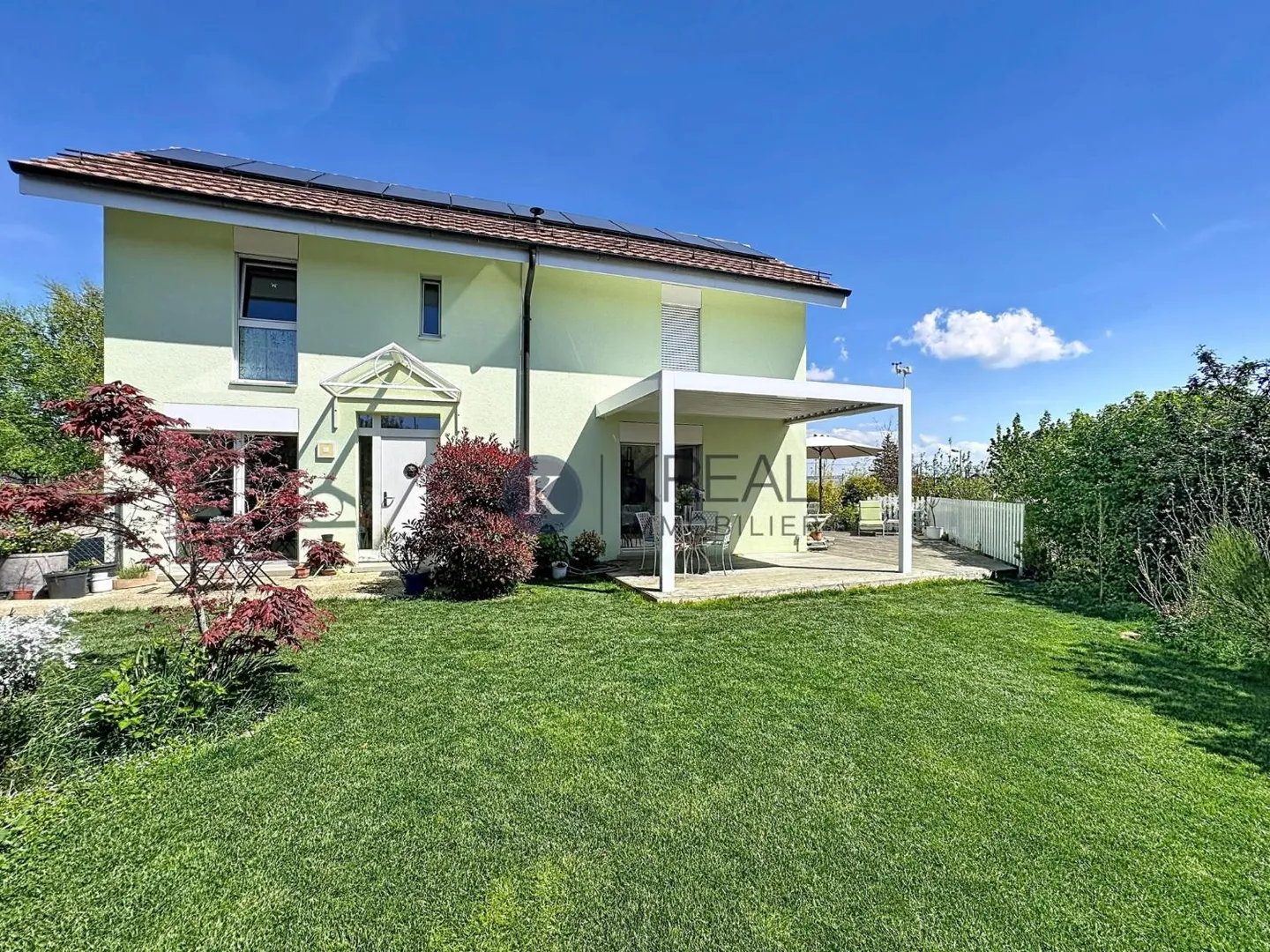 Beautiful semi-detached house with 5.5 rooms, garden and terraces in Yens - Photo 1 of 13