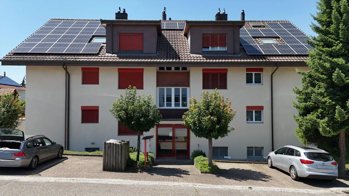 Appartement de 4,5 pièces dans une maison de 6 familles bien entretenue - Photo 1 sur 12