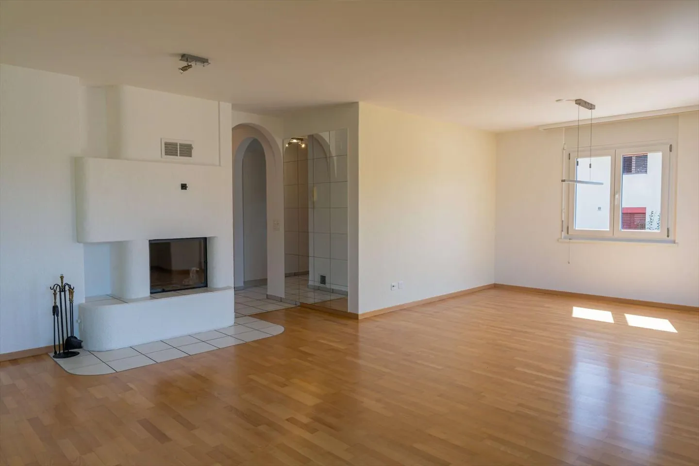 Appartement de 4,5 pièces dans une maison de 6 familles bien entretenue - Photo 2 sur 12