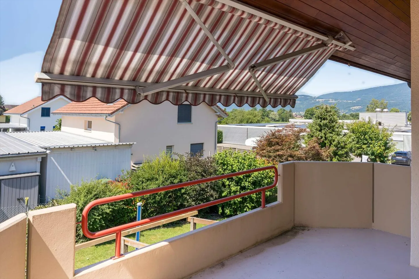 Appartement de 4,5 pièces dans une maison de 6 familles bien entretenue - Photo 3 sur 12