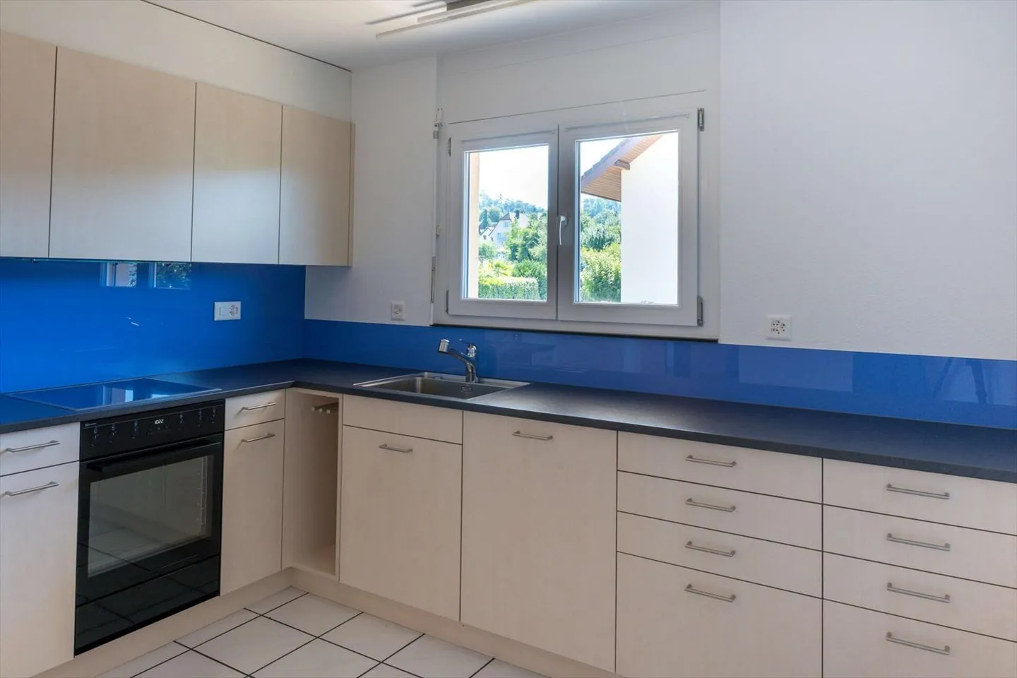 Appartement de 4,5 pièces dans une maison de 6 familles bien entretenue - Photo 4 sur 12