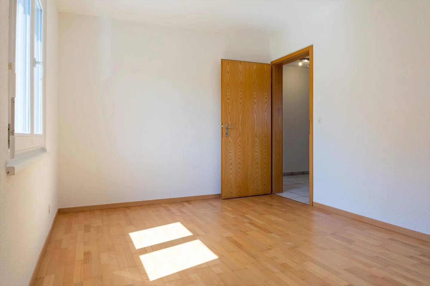 Appartement de 4,5 pièces dans une maison de 6 familles bien entretenue - Photo 5 sur 12