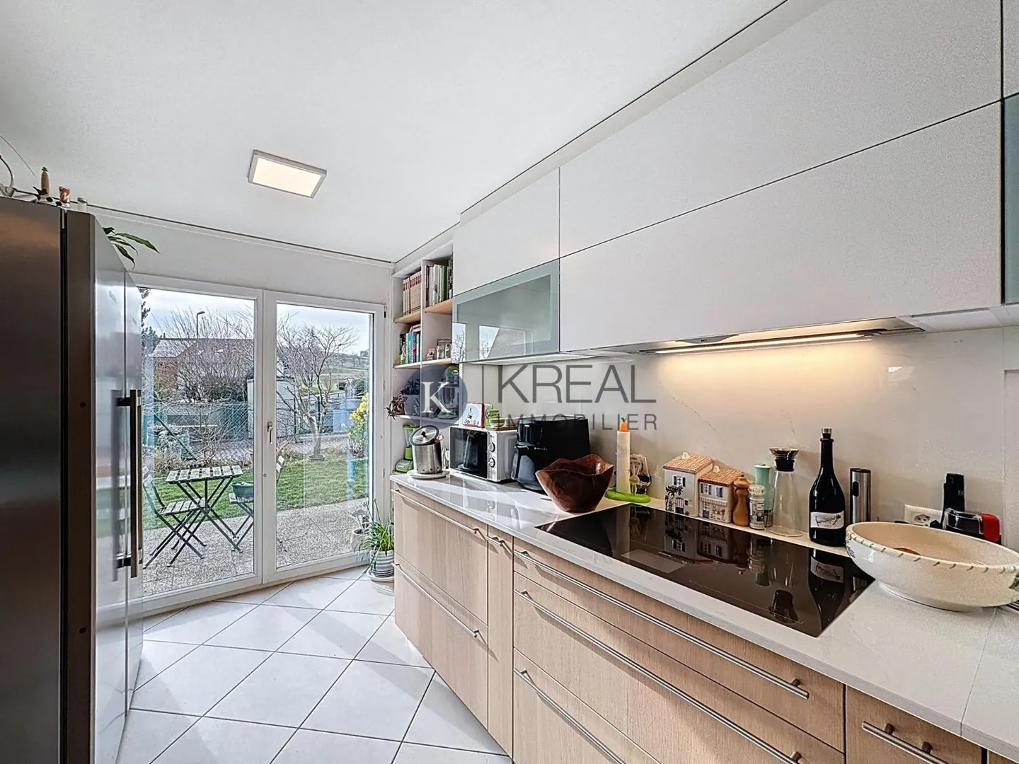 Beautiful semi-detached house with 5.5 rooms, garden and terraces in Yens - Photo 4 of 13