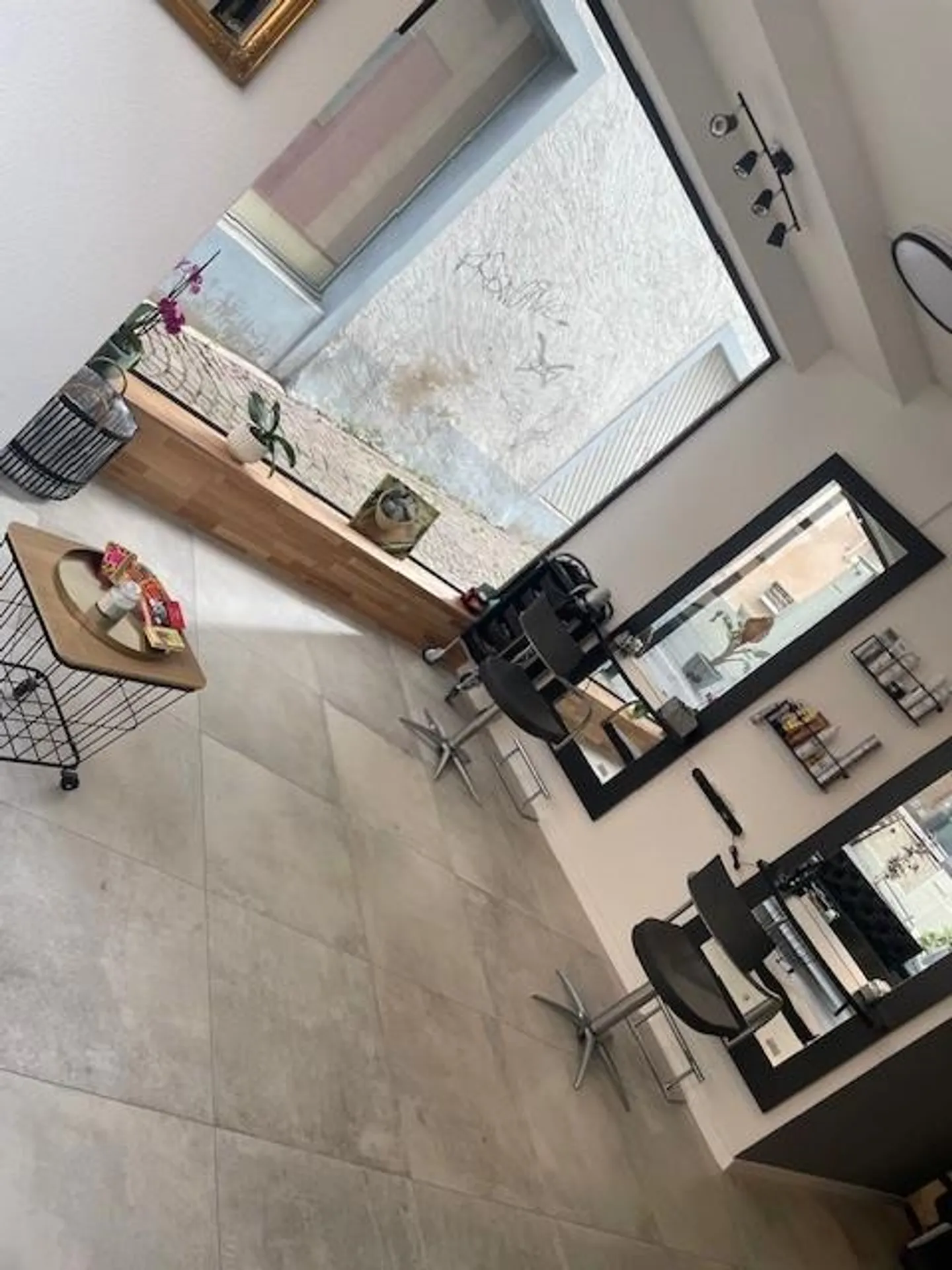 Commercial Space in Moudon - Photo 1 of 4