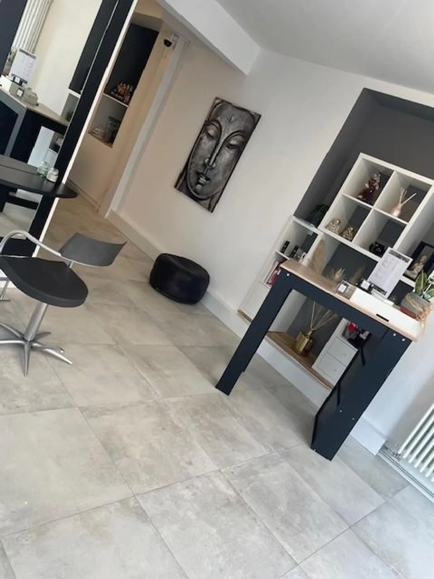 Commercial Space in Moudon - Photo 2 of 4