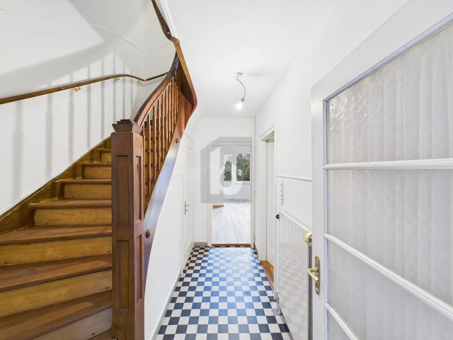 Family-friendly, rustic with garden and fireplace - Photo 1 of 6