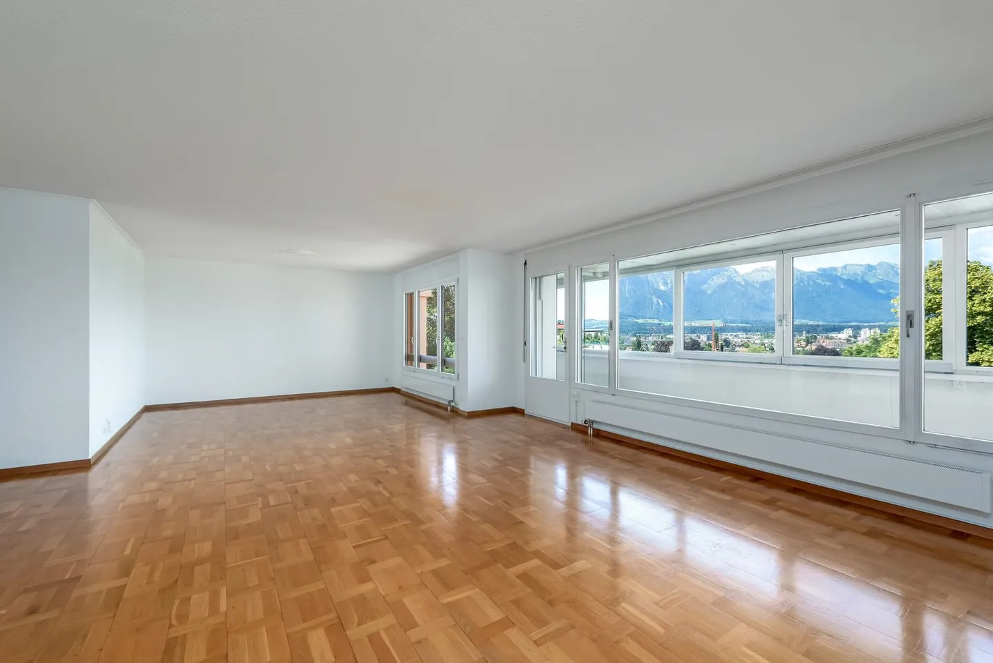 Spacious and bright 4.5-room apartment with mountain view in Thun - Photo 6 of 18