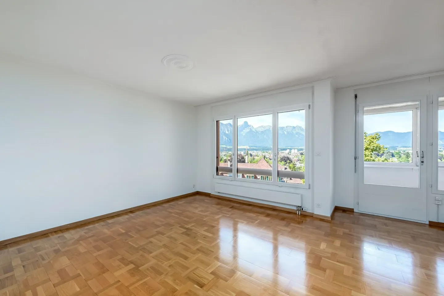 Spacious and bright 4.5-room apartment with mountain view in Thun - Photo 8 of 18