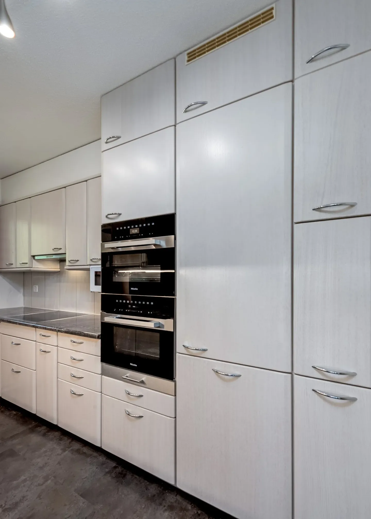 Spacious and bright 4.5-room apartment with mountain view in Thun - Photo 10 of 18