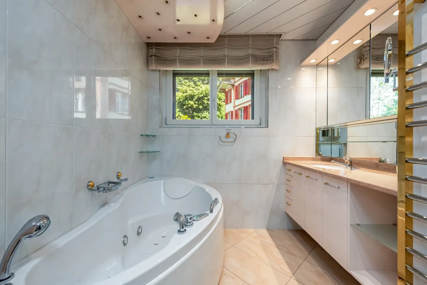 Spacious and bright 4.5-room apartment with mountain view in Thun - Photo 12 of 18