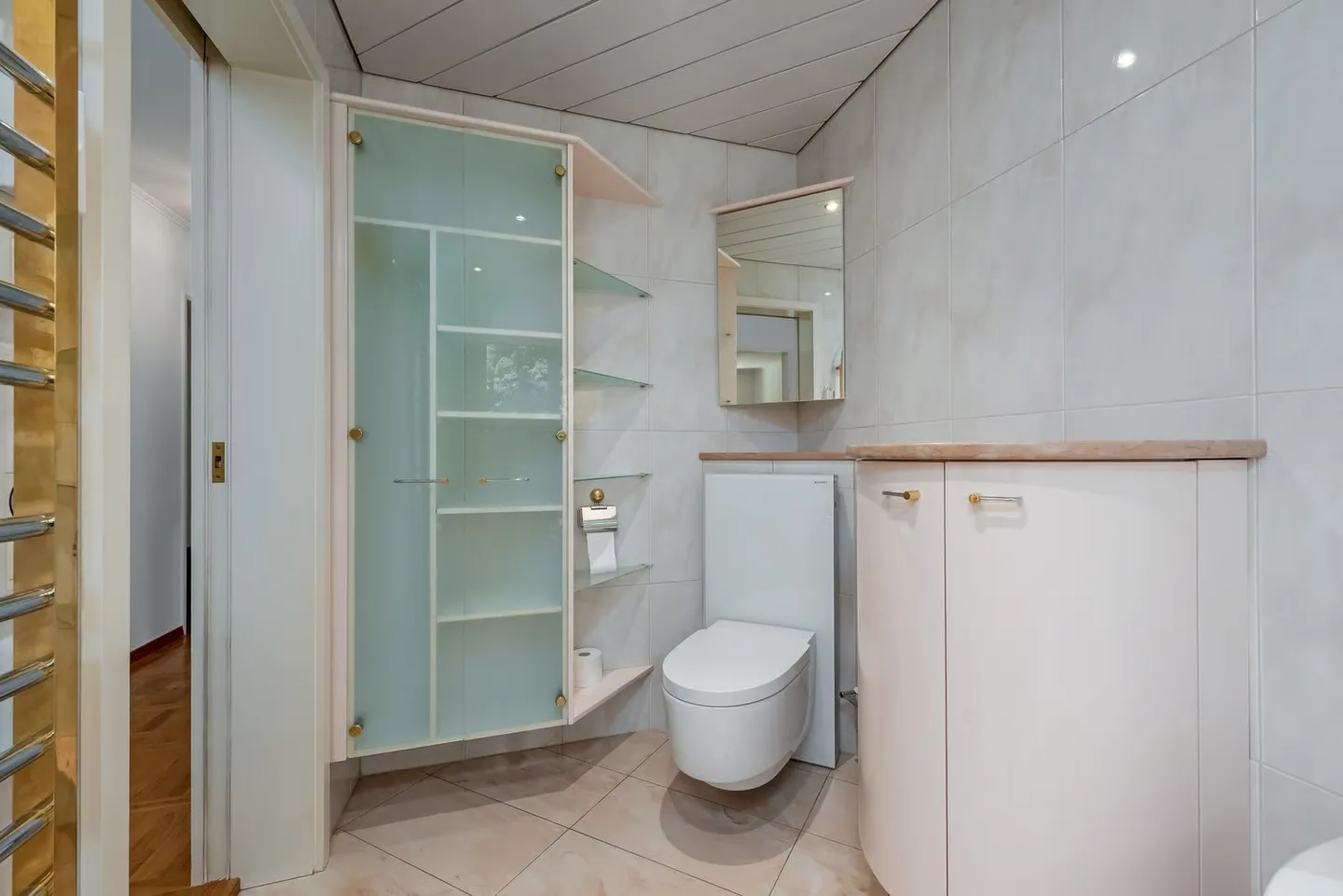 Spacious and bright 4.5-room apartment with mountain view in Thun - Photo 13 of 18